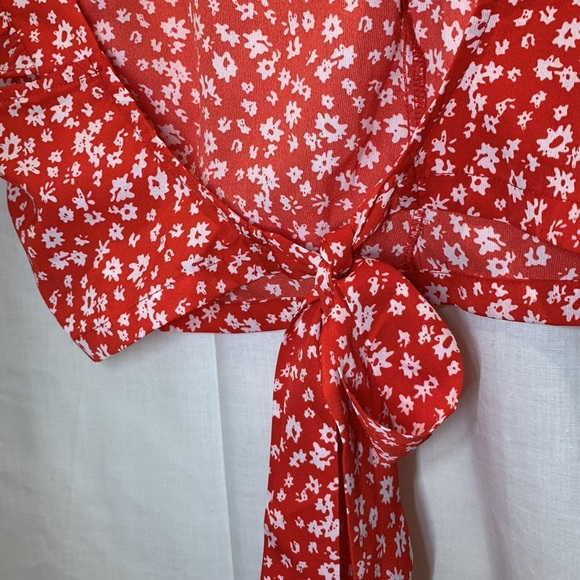 Shein floral front tied crop top - Picture 2 of 5